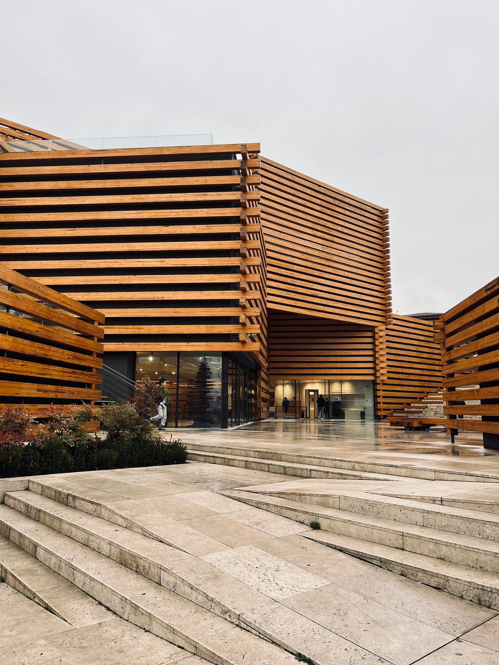 Moderne Holzfassade